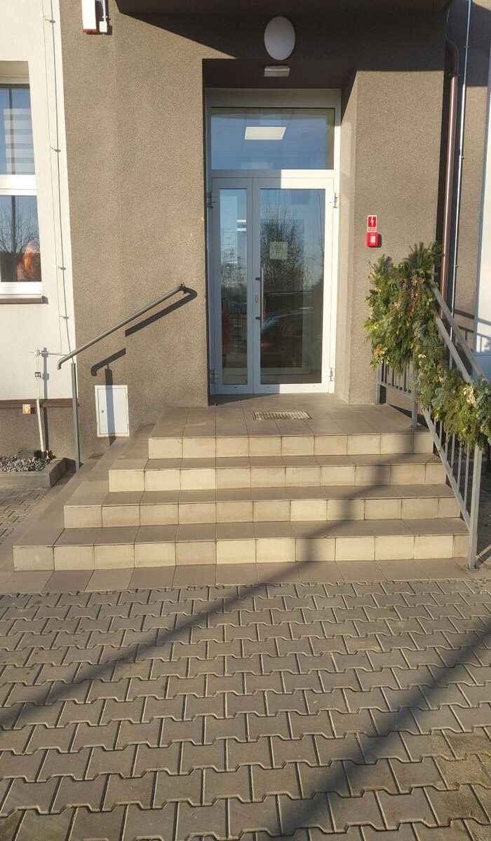 Schody frontowe przed 2